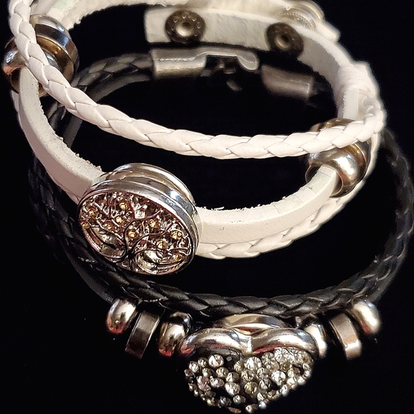 Choice of black or white faux leather snap bracelets. - Picture 2 of 9